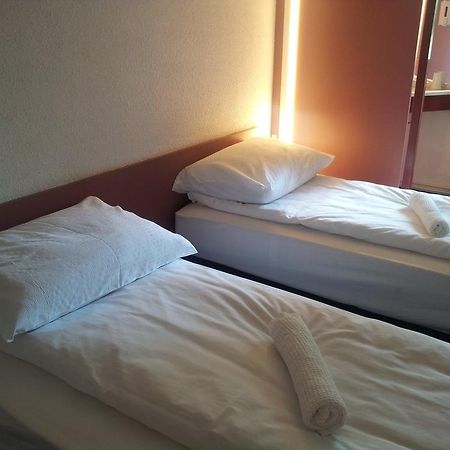 Drive Inn Hotel Törökbálint Exteriör bild