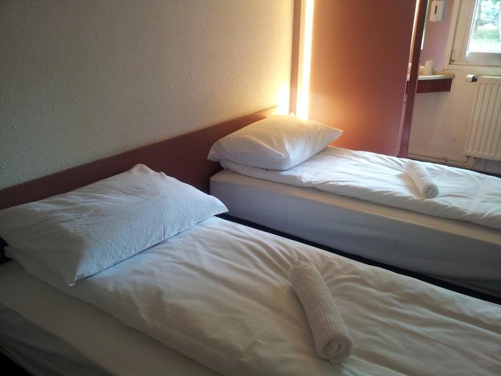 Drive Inn Hotel Törökbálint Exteriör bild