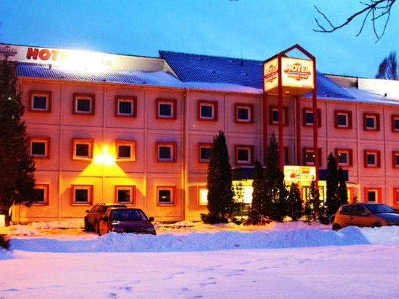 Drive Inn Hotel Törökbálint Exteriör bild